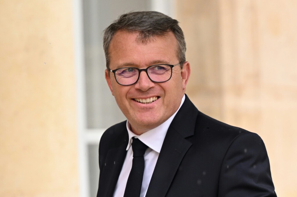 Voitures électriques : le « leasing social » reviendra bien en 2025, annonce le ministre des Transports