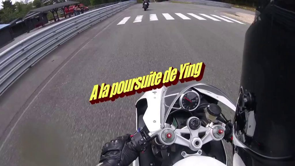 Course entre amis sur le circuit de Montlhéry (circuit montlhery moto)