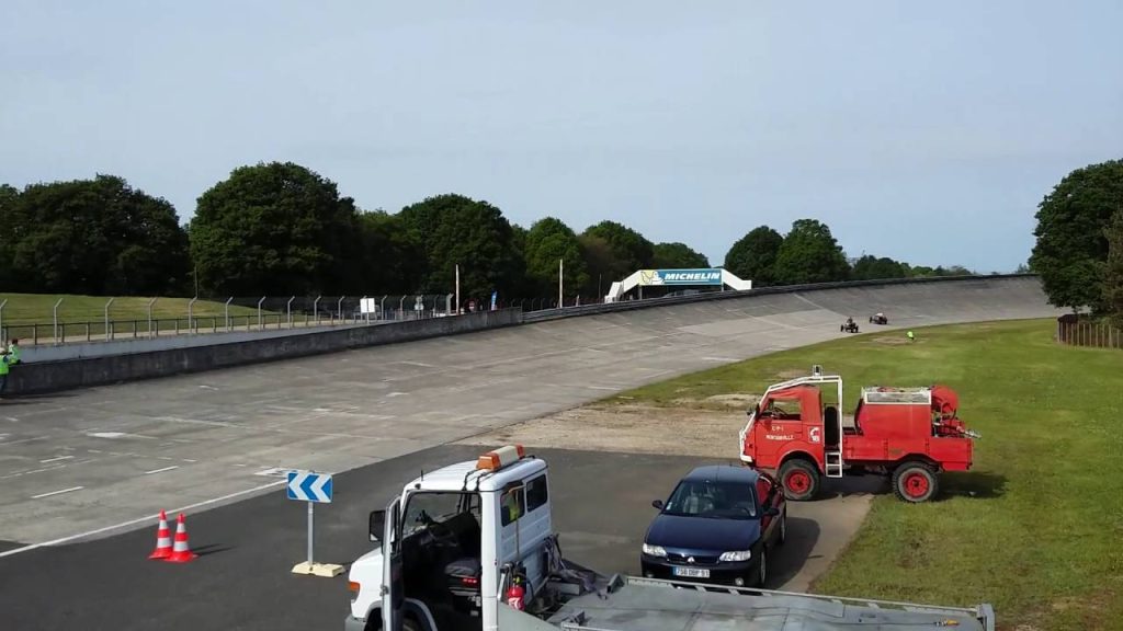 Renault AK 90 – Autodrome de Linas-Montlhéry 2016 – Autodrome linas 100 ans, sur Youtube