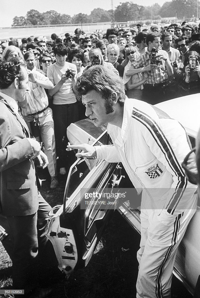 Sur Pinterest: Johnny Hallyday In Montlhery. Montlhery- 21 juin 1967- Lors des…(circuit montlhery moto)