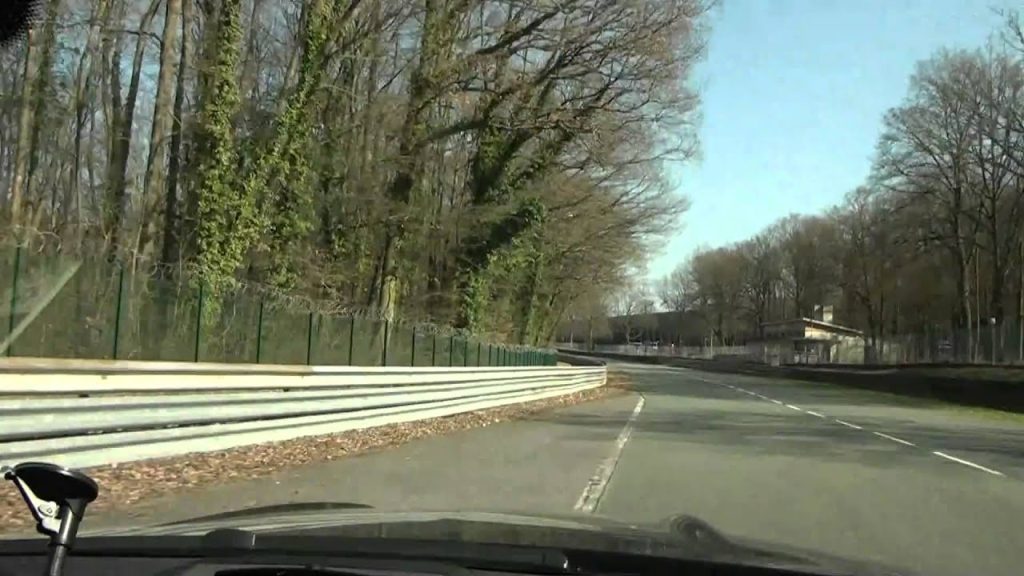 Youtube: Tour du circuit Montlhery 06 Mars 2011(circuit montlhery evenement)