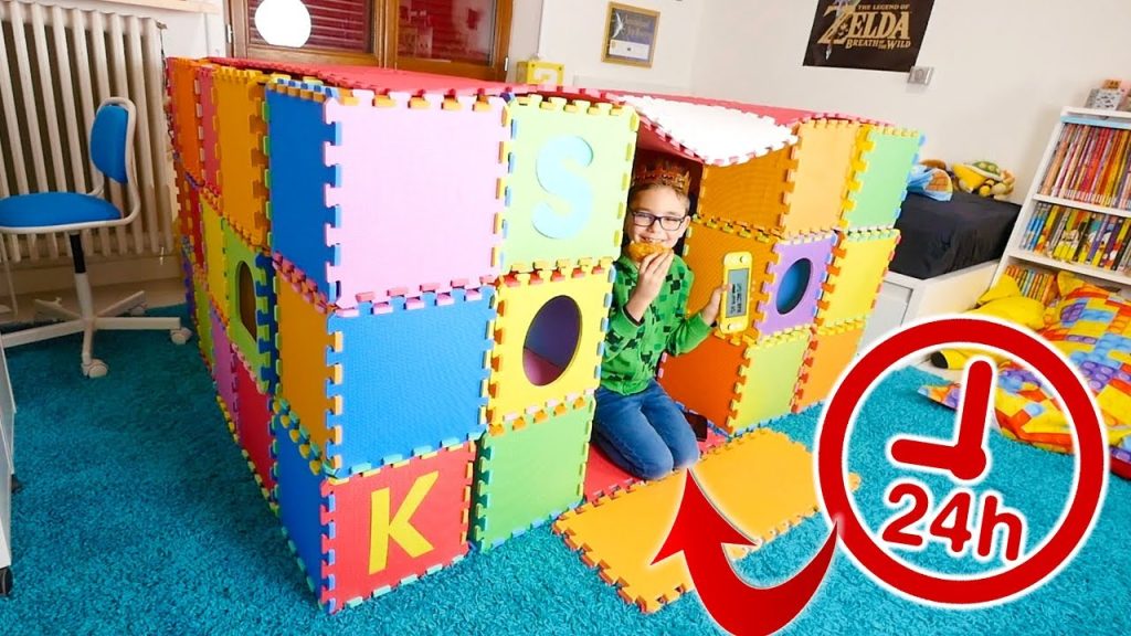 24H DANS UNE CABANE EN MOUSSE ! (Youtube)