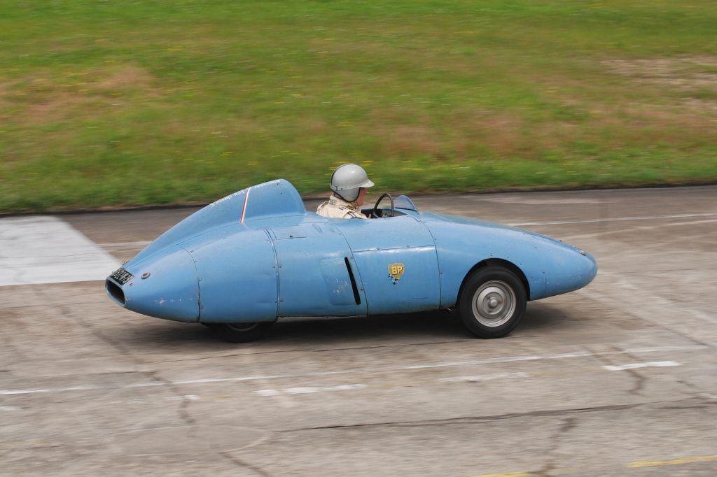 Pinterest Isetta Velam (1957) - L'Autodrome de Montlhéry fête ses 90 ans - diaporama photo Motorlegend.com