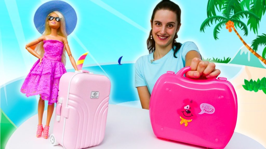 Barbie et Ken vont à la plage. Faisons la valise. Vidéo en français pour les filles. (Beau livre Voitures anciennes)