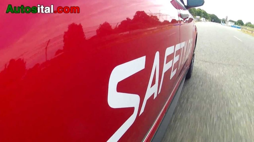 Caméra embarquée du circuit de Montlhéry à bord de l’Alfa Romeo Giulietta Safety Car SuperBike (circuit montlhery)