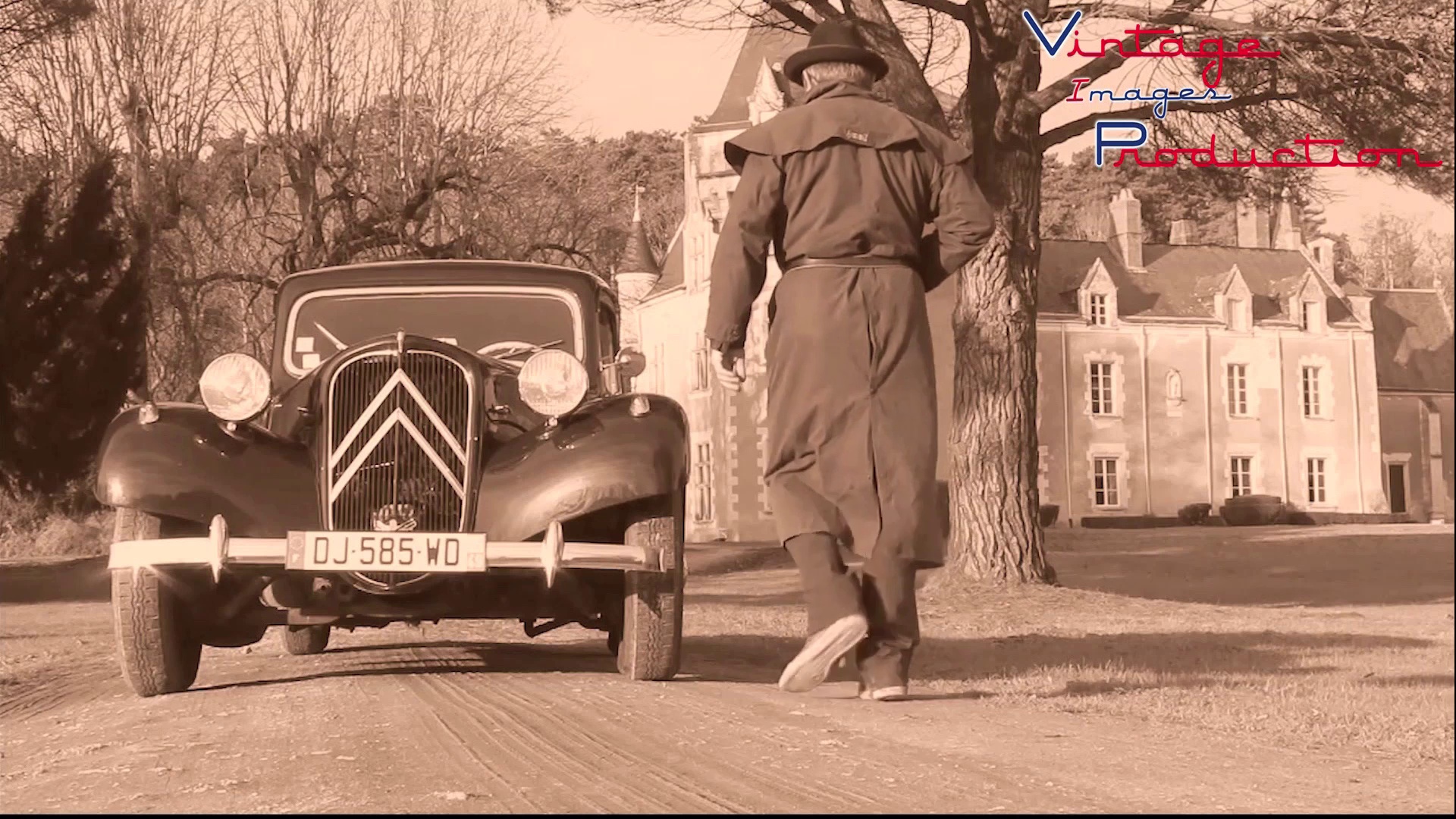 Vimeo En balade en voiture ancienne de location