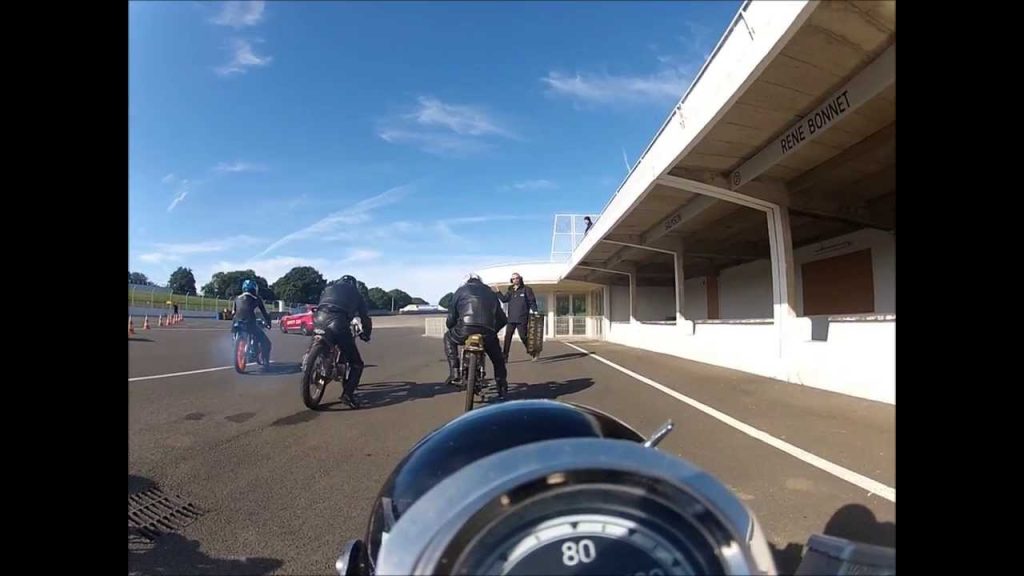 Montlhery journée italienne  moto bkr team SEPTEMBRE 2013 – circuit montlhery 21 septembre, sur Youtube
