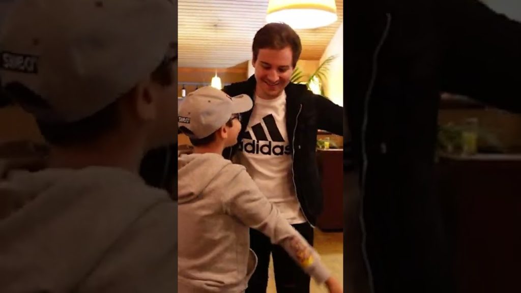 On prank Swan pour son anniversaire avec Furious Jumper ! (Livre voitures Anciennes françaises)