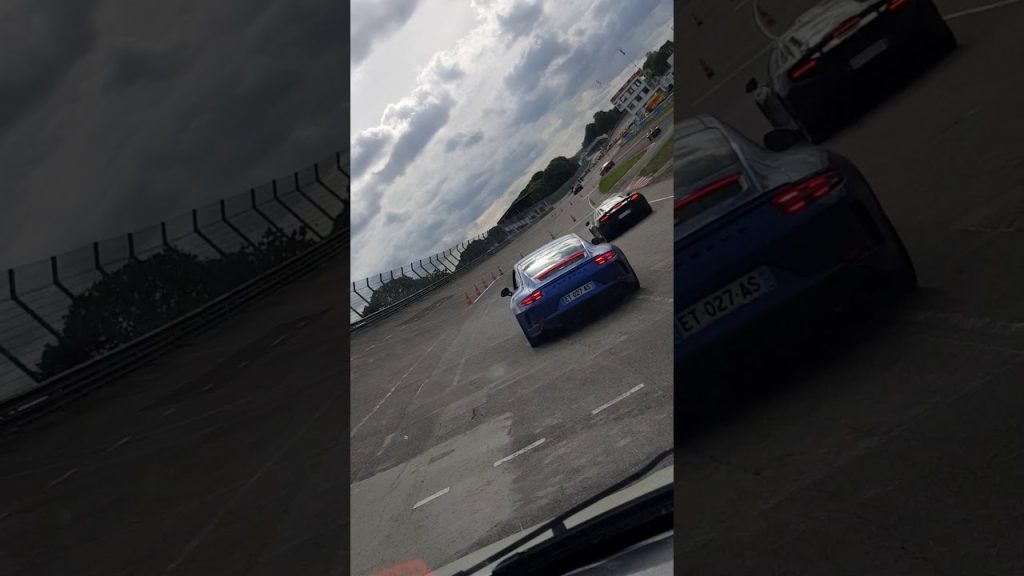 Parade sur le circuit de Montlhery pour les collectionneurs ont du coeur Rs Haute Normandie (Youtube)