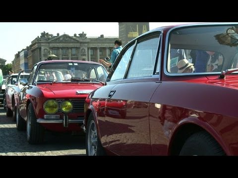 Plus de 700 véhicules de collection ont défilé dans Paris (Youtube)