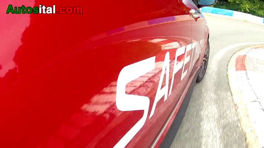 Sur Dailymotion: Un tour en caméra embarquée du circuit de Montlhéry à bord de l’Alfa Romeo Giulietta Safety Car SuperBike – Autosital(autodrome italian meeting)