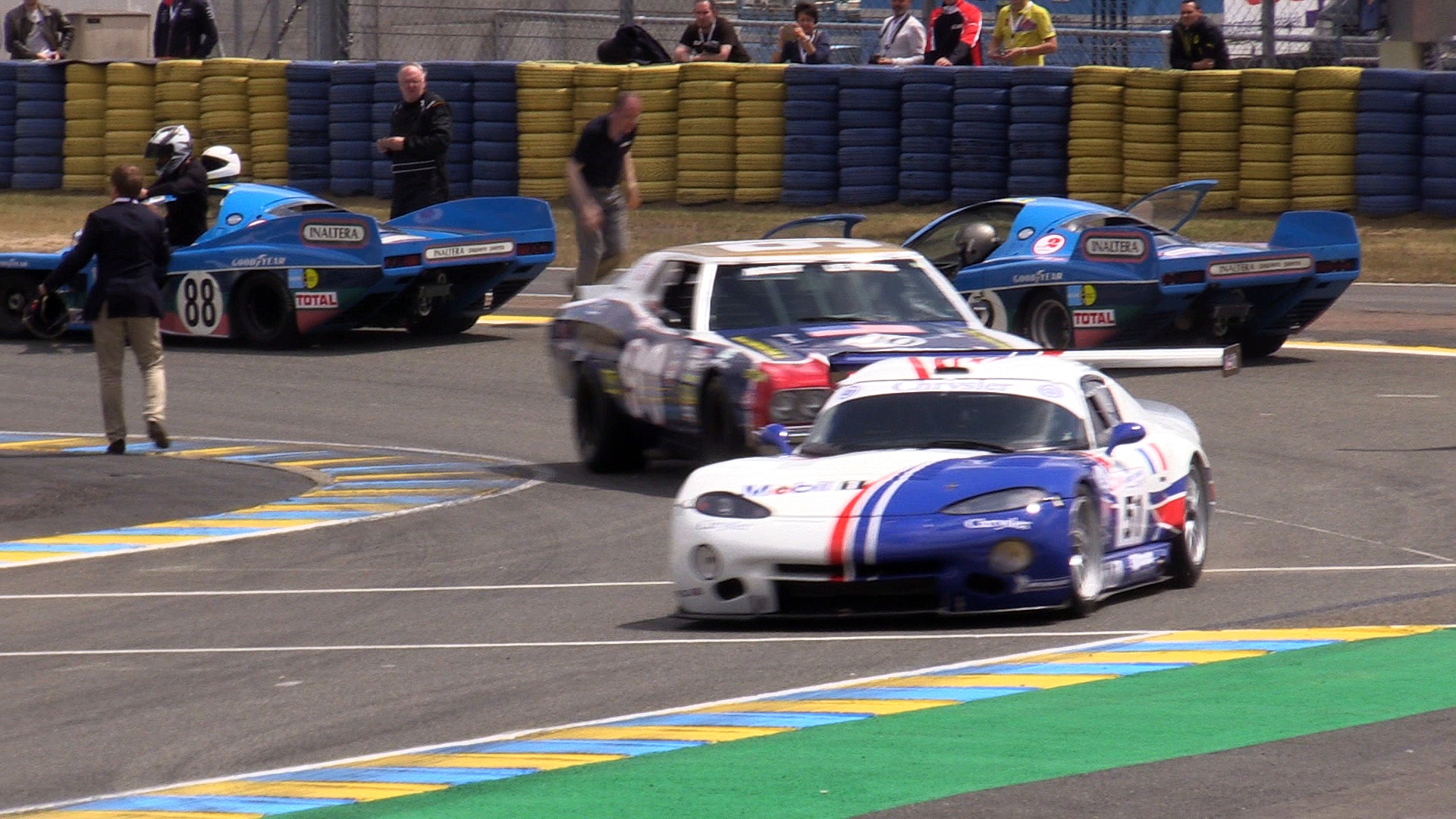 Vimeo 24 heures du mans 2016 defile d anciennes voitures americaines