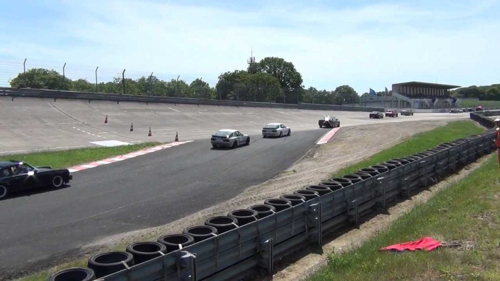 Sur Youtube: 2012-06-02 Montlhéry 18(circuit montlhery 12 octobre)