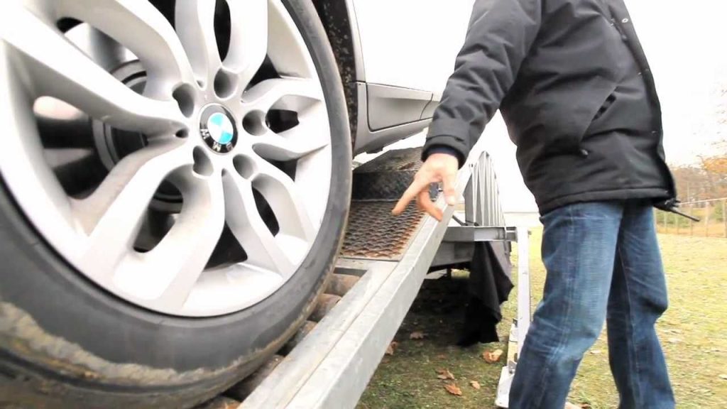 Sur Youtube: BMW – Circuit Montlhéry X3(circuit montlhery)