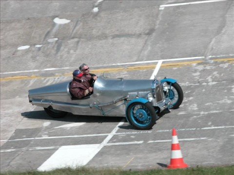 Sur Youtube: Journées du patrimoine 2008 autodrome Linas Montlhéry(Autodrome linas-montlhéry france)