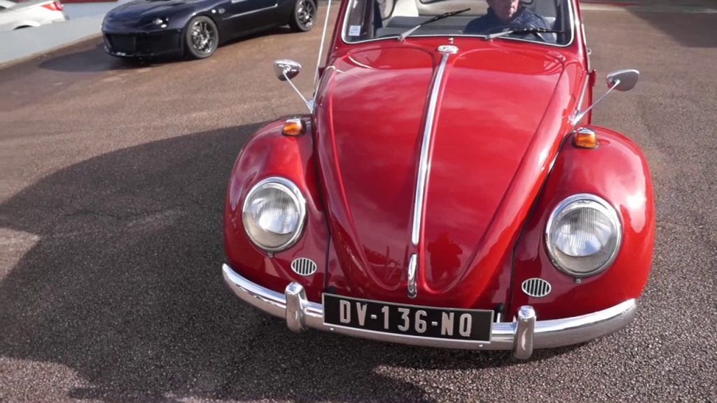 Sur Youtube (Voitures anciennes à vendre): VW Coccinelle Ruby Red 1966 à vendre