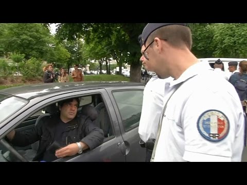 Sur Youtube (Voitures anciennes paris): Les vieilles voitures interdites de circulation dans Paris
