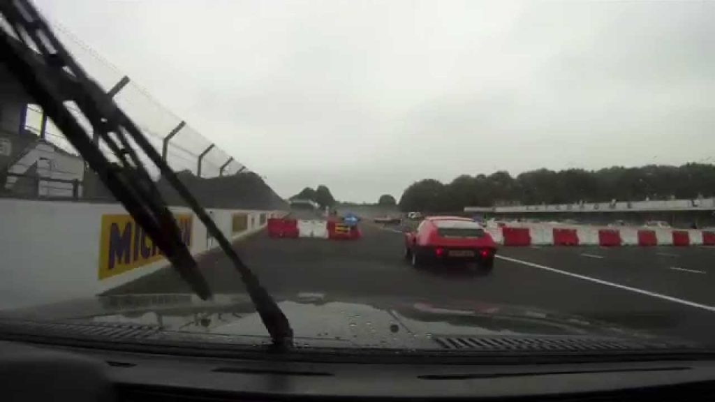 Sur Youtube: Youngtimers Montlhery oct 2014 1er partie(circuit montlhery 12 octobre)