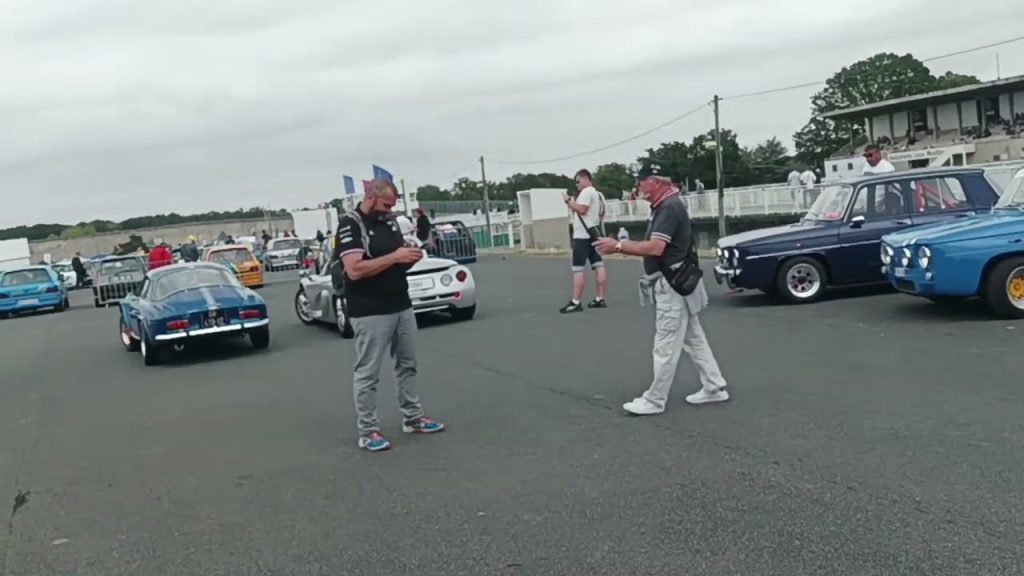 Sur Youtube (circuit montlhery evenement): Montlhery Journee Renault