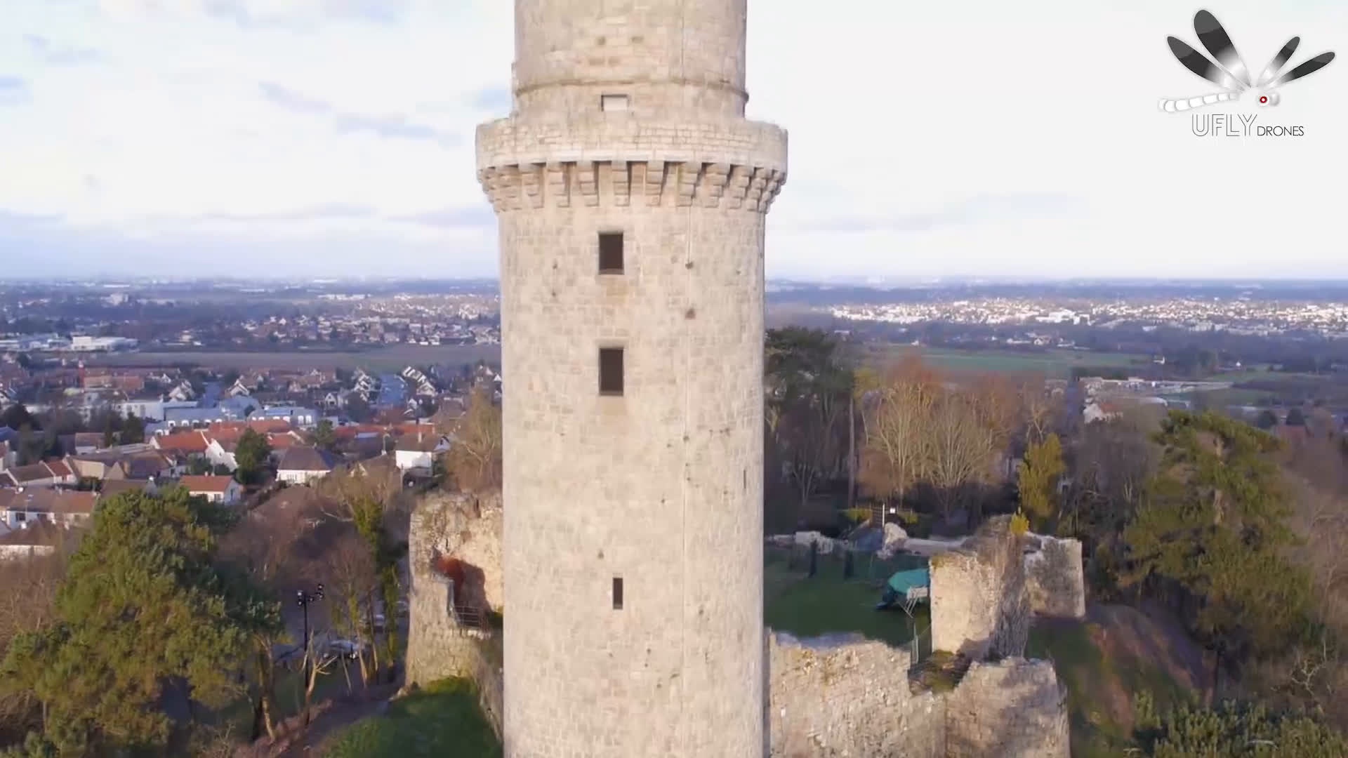 Vimeo UFLY Drones France - Tour de Montlhery
