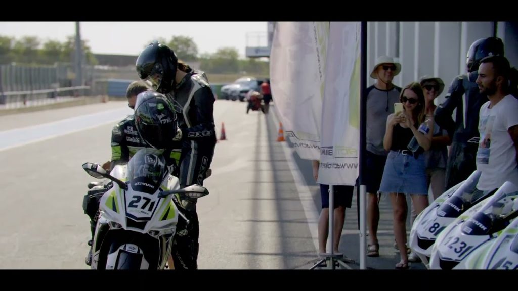 Youtube: Activbike : Baptême moto sur circuit de vitesse(circuit montlhery moto)