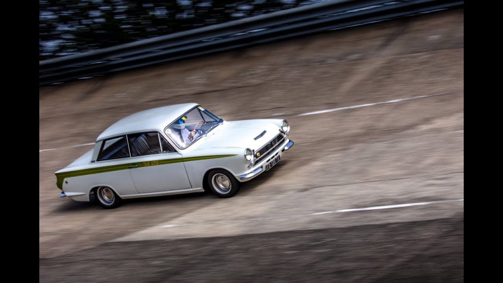 Youtube (Autodrome montlhéry): Jaguar E-Type & Ford Cortina at Montlhéry Autodrome