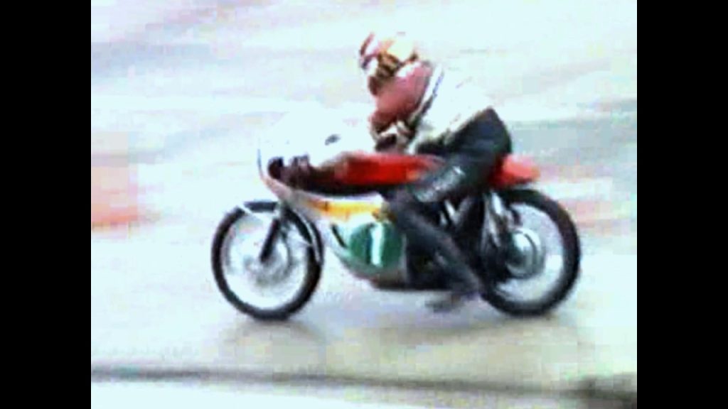 Youtube: HONDA 250 RC166 à Montlhéry – Mai 1996 – Coupe Moto Légende(circuit montlhery moto)
