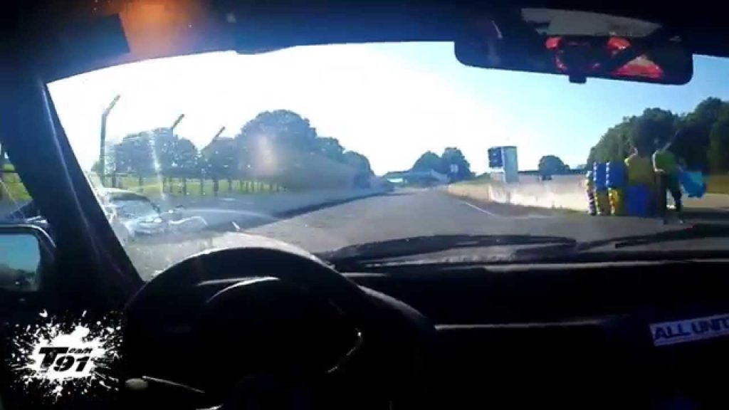 Autodrome Linas Montlhéry trackDay Team91 kien – bombe nucleaire (Youtube)