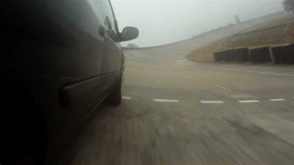 Autodrome de Montlhéry – 03/03/2012 – Romain93 – Clio 16S – circuit montlhery stage pilotage, sur Youtube