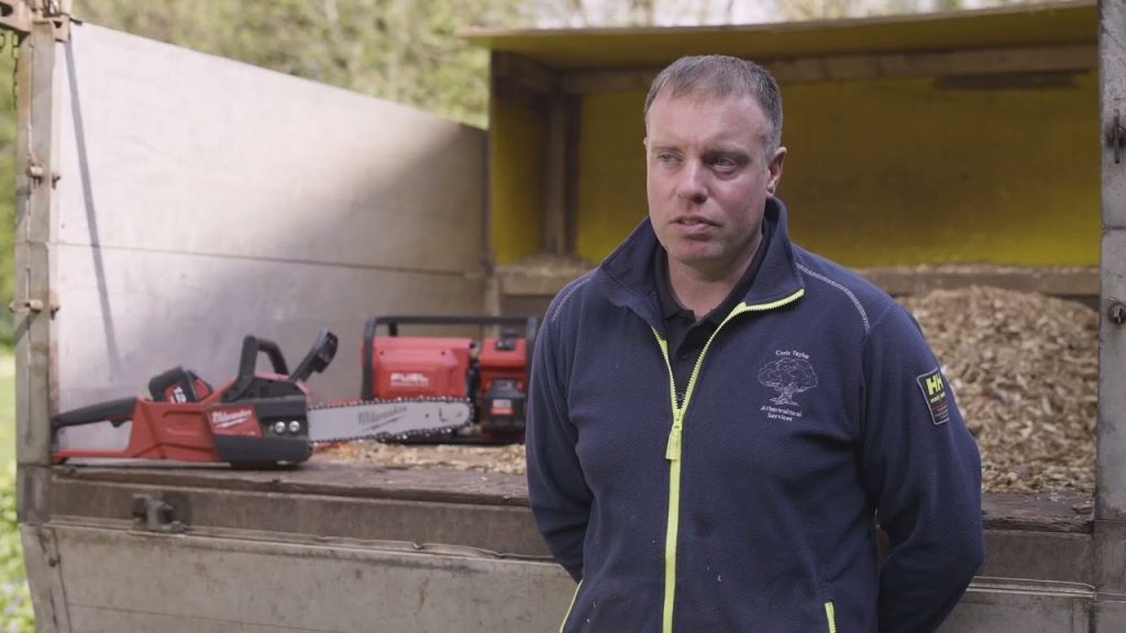 Avis utilisateur tronçonneuse MILWAUKEE® M18 FUEL™ – Autodrome de linas-montlhéry avis, sur Youtube