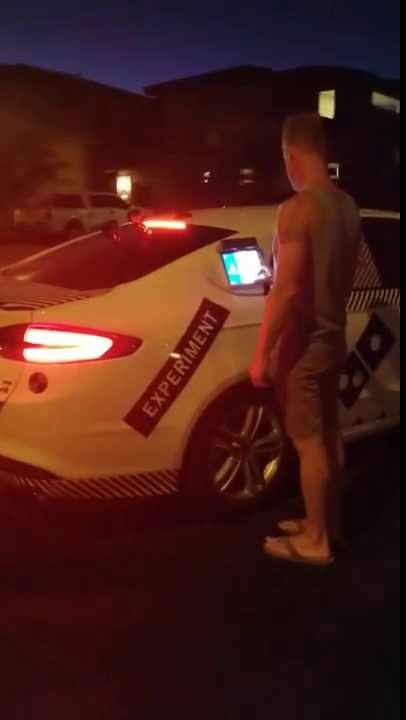 Une voiture autonome Dominos livre une Pizza – livre voiture ancienne cultura, sur Dailymotion