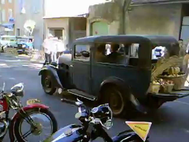 Motos est Voitures Anciennes à Pernes Les Fontaines 15 Septembre 2012 (livre voitures anciennes)