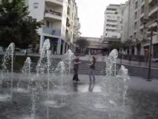 Sur Dailymotion: Délirs Suresnes(voitures anciennes suresnes)