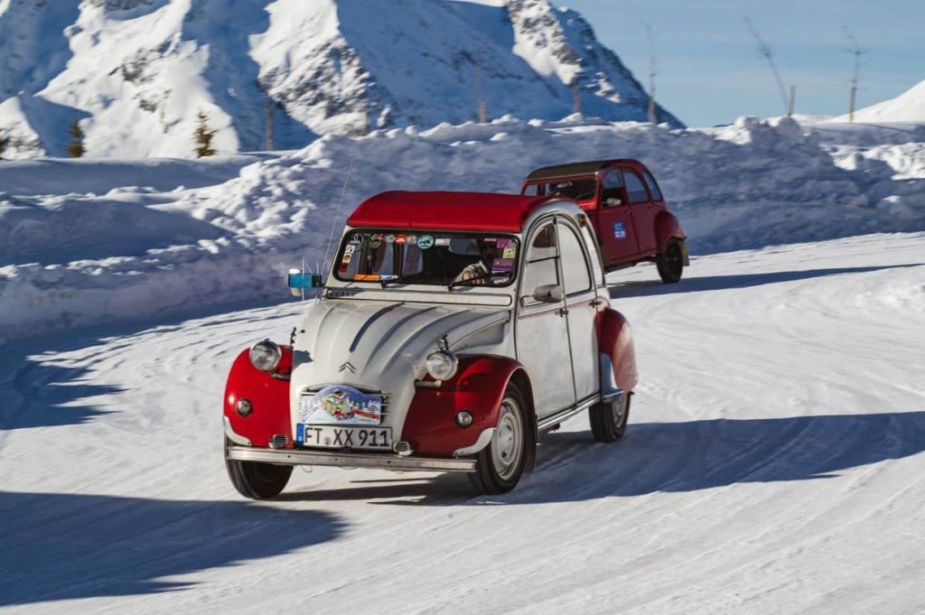 Information: La Coupe 602 sur glace présente la 2CV Burton à L’Alpe d’Huez