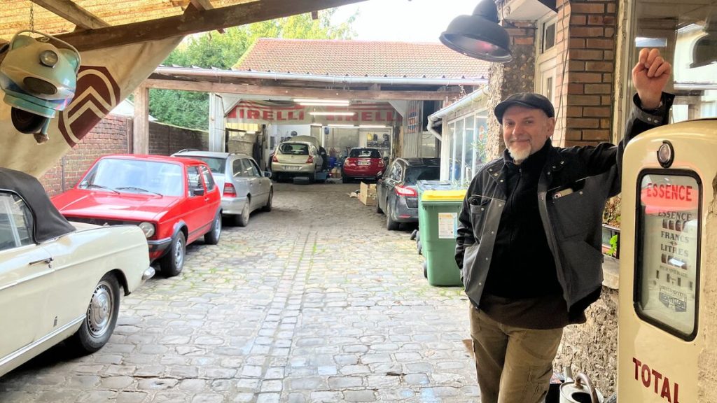 « La voiture, c’est une sculpture en mouvement » : ancien cadre de Dassault, il est devenu mécano rétro (Vu dans la presse.)