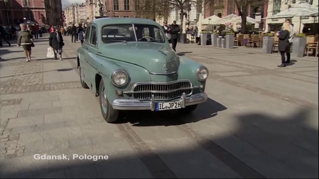 L’ancienne voiture de Jean Paul II en route pour Rome (livre voiture ancienne cultura)