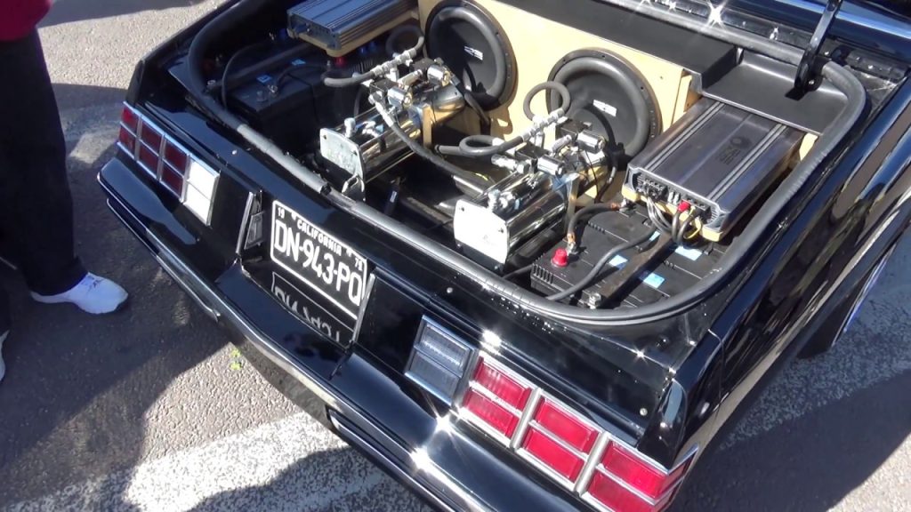 Low Riders du club Majestics car club Paris – Vincennes an Anciennes, avril 2017 (Voitures anciennes vincennes)
