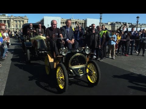 Mondial de l’auto: des vieilles voitures en plein Paris (Youtube)