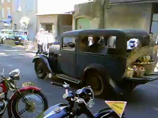 Motos est Voitures Anciennes à Pernes Les Fontaines 15 Septembre 2012 (Dailymotion)