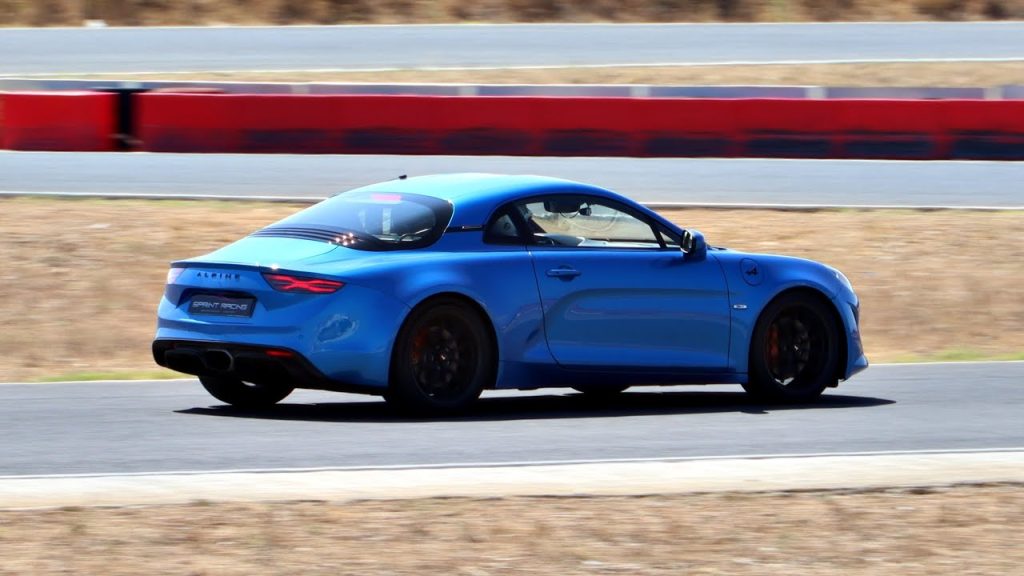 Pilotage de la Alpine A110S sur le Grand Circuit du Roussillon (circuit montlhery stage pilotage)