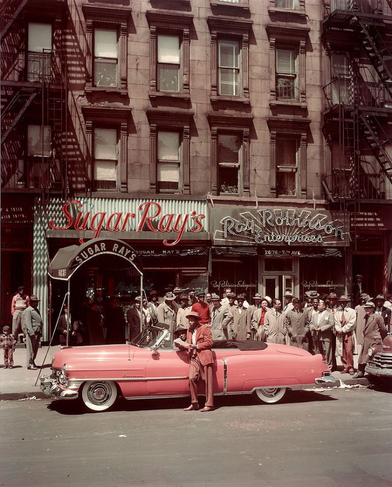 Sur Pinterest (livre voiture ancienne cultura): 15 Iconic Photos of Old Hollywood Stars Showing Off Their Cadillacs
