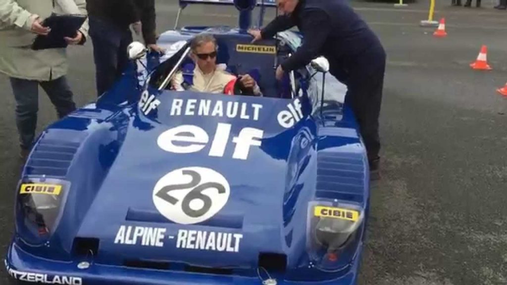 Sur Youtube: Coupes de Printemps : Alpine Renault A441C pilotée par Paul Belmondo(Autodrome linas 100 ans)