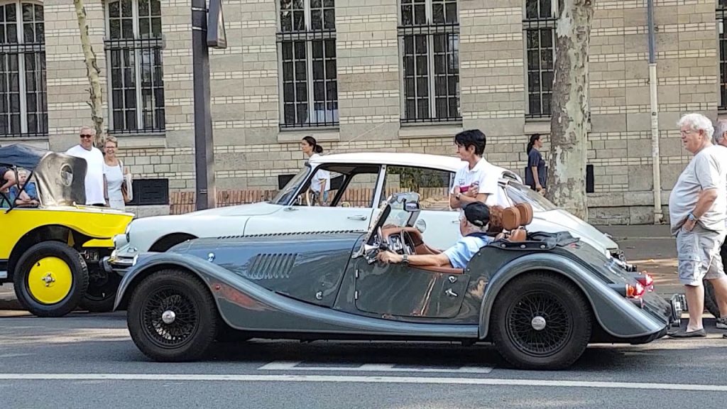Sur Youtube (Voitures anciennes paris): #defile #gratuit #voituresanciennes Défilé voitures anciennes Paris 22 juillet 2018 #mariepanic