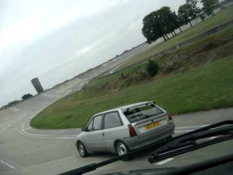 Sur Youtube (circuit montlhery 100 ans): circuit Montlhery 004