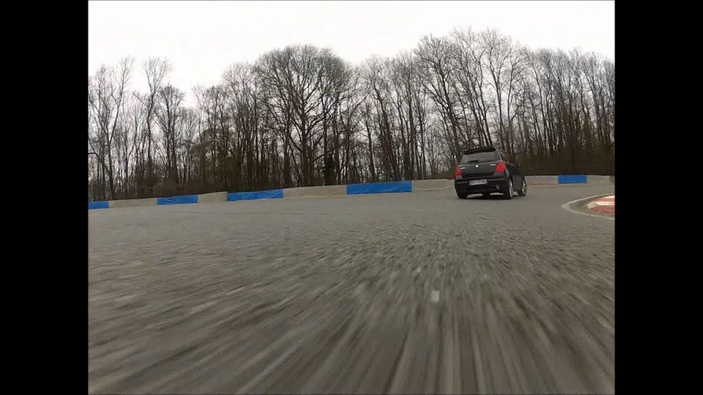 Sur Youtube (circuit montlhery 12 octobre): Track day Monthléry 03/03/12 Clio RS1 Coyote Racing Club