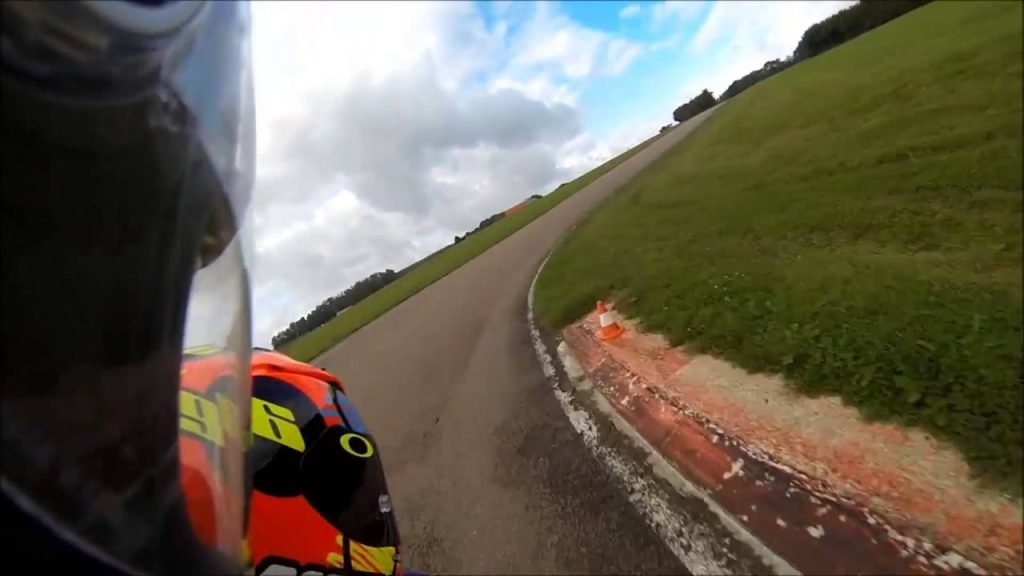 Sur Youtube (circuit montlhery moto): Baptême moto avec Louis Rossi – Circuit des écuyers