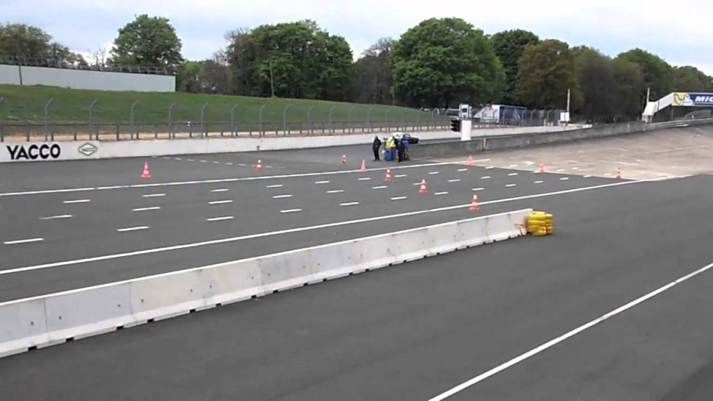 Sur Youtube (circuit montlhery stage pilotage): SCCT Linas Montlhery avril 2014