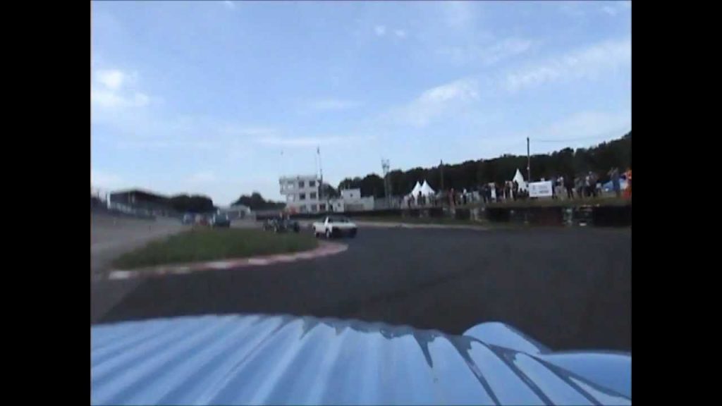 Youtube (Autodrome de linas-montlhéry 100 ans): Citroen 2CV Barbot à Monthléry (Autodrome Héritage Festival 2012)