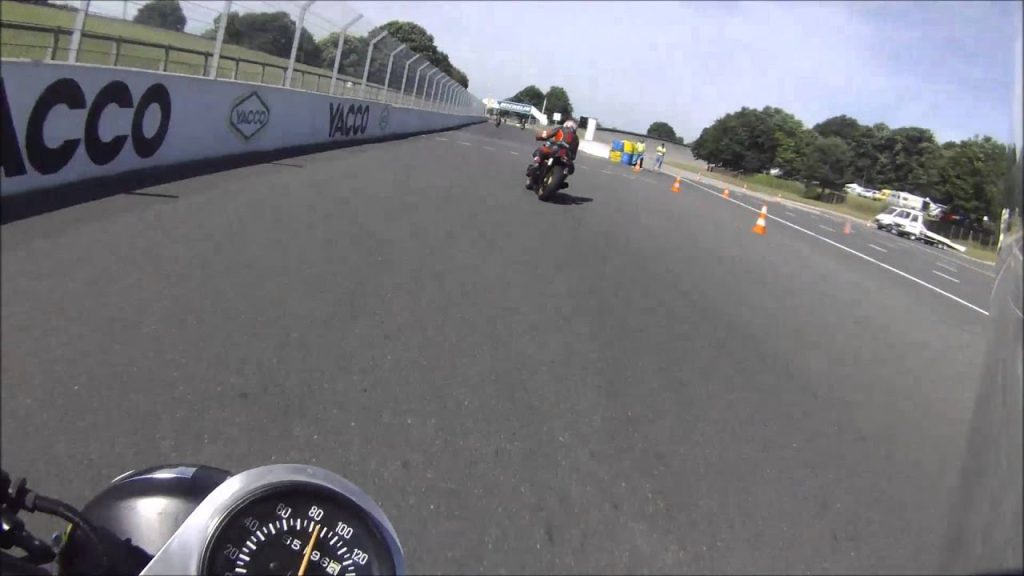 Youtube (Autodrome linas 100 ans): Café Racer Festival 2014, autodrome de Linas Monthlery