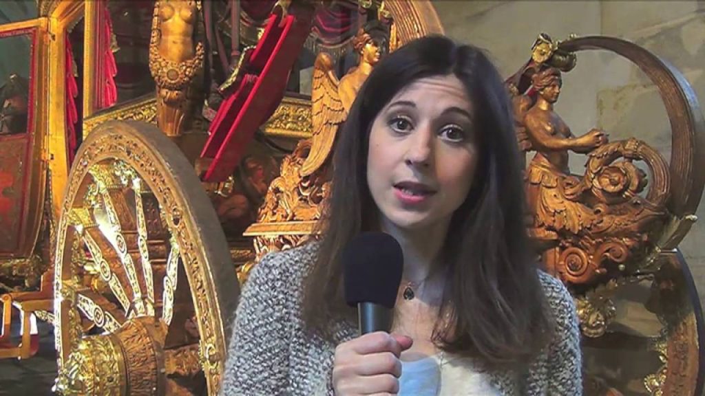 Youtube: Equi-Libre 11 mai 2016 – Galerie des carrosses – Grande écurie du château de Versailles – Hélène Del(Voitures anciennes versailles)